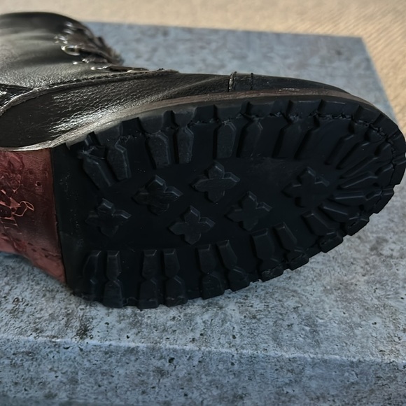 Freebird by Steven Ladies Distressed Leather Boot - Picture 8 of 13